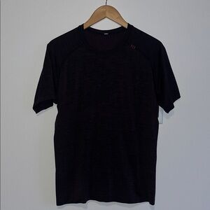 lululemon athletica Heathered Maroon Short Sleeve Tee